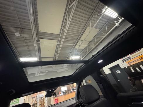 Used 2024 GMC Acadia AT4 w/ Luxury Package image 11