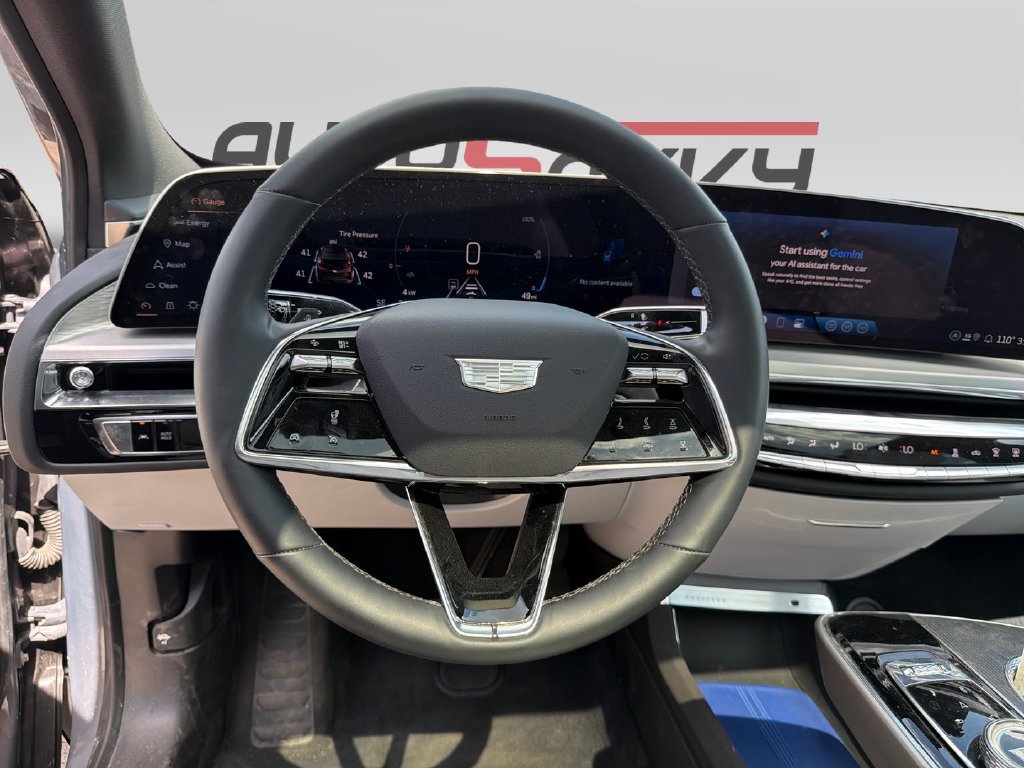 Used 2025 Cadillac Lyriq Luxury w/ LPO, Floor Liner Package AWD/4WD image 12