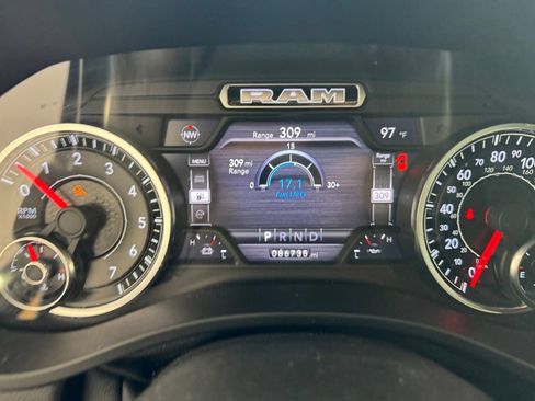 Used 2020 RAM 1500 Big Horn AWD/4WD image 4