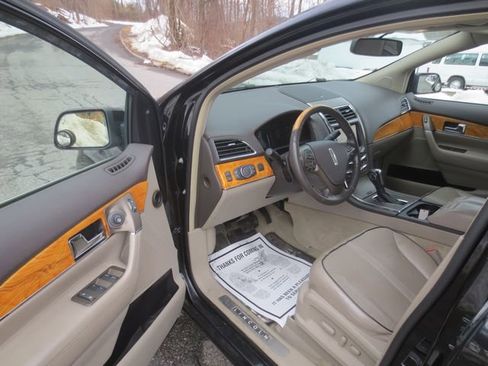 Used 2011 Lincoln MKX AWD w/ 102A Rapid Spec Order Code image 7