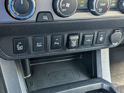 Used 2020 Toyota Tacoma TRD Sport w/ Technology Package AWD/4WD image 22