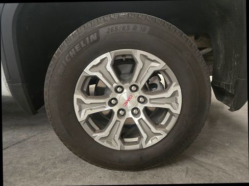 Used 2025 GMC Sierra 1500 SLT AWD/4WD image 16