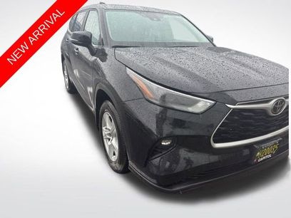 Used 2023 Toyota Highlander LE