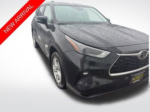Used 2023 Toyota Highlander LE image 1