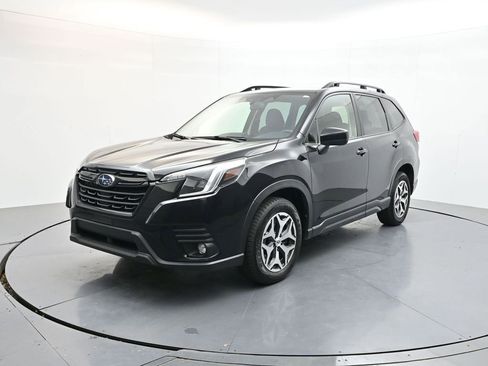 Used 2024 Subaru Forester Premium AWD/4WD image 3
