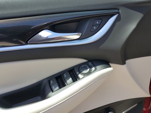 Used 2023 Buick Enclave Essence image 14