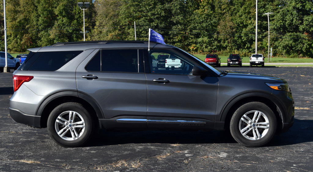 Certified 2024 Ford Explorer XLT w/ Equipment Group 202A AWD/4WD image 2