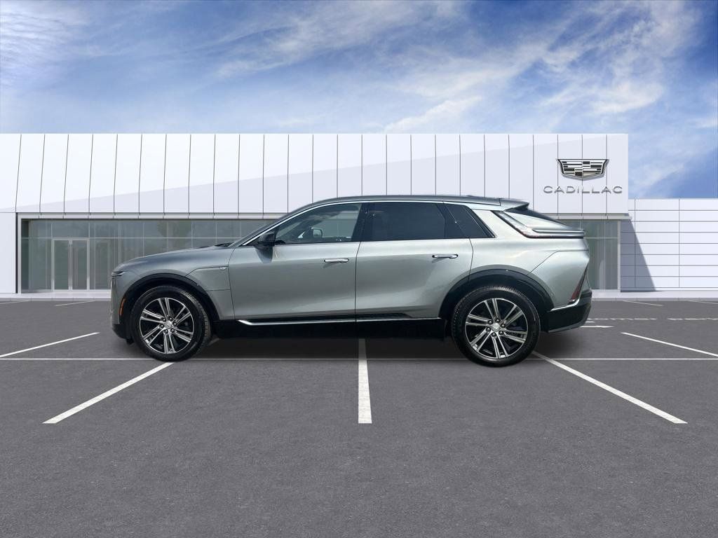 Certified 2024 Cadillac Lyriq Luxury AWD/4WD image 5