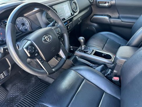 Certified 2022 Toyota Tacoma TRD Off-Road w/ TRD Premium Off Road Package image 9