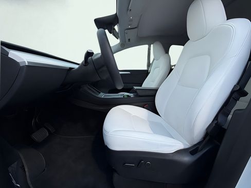 Used 2023 Tesla Model Y Long Range AWD/4WD image 16