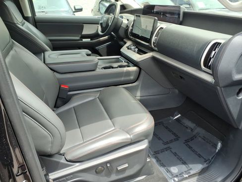 Certified 2025 Ford Expedition Active AWD/4WD image 33