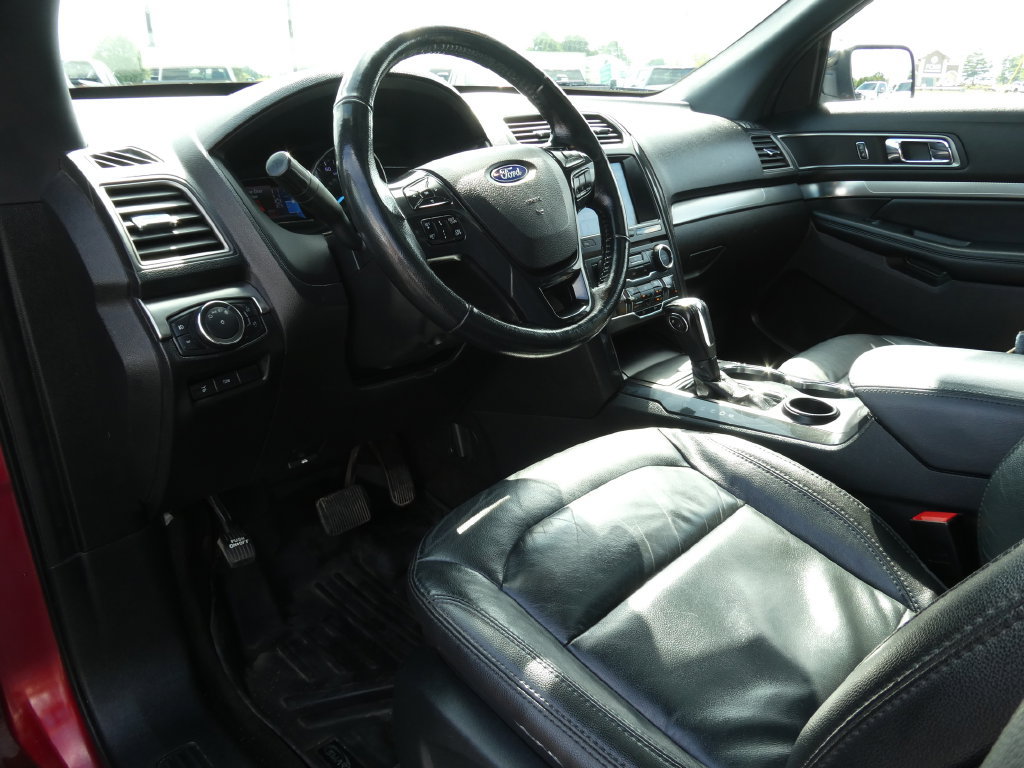 Used 2018 Ford Explorer XLT w/ Equipment Group 202A FWD image 24