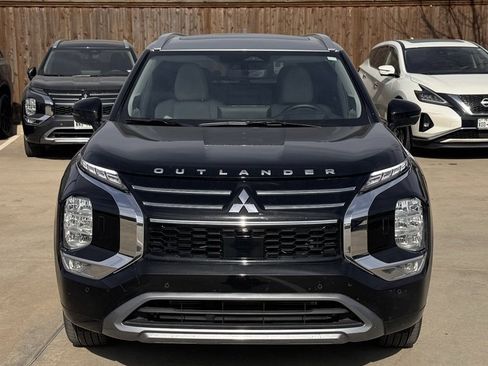 Used 2025 Mitsubishi Outlander AWD image 1