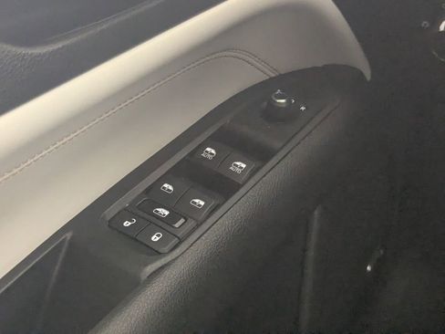 Used 2022 Jeep Compass Limited w/ Elite Group image 15