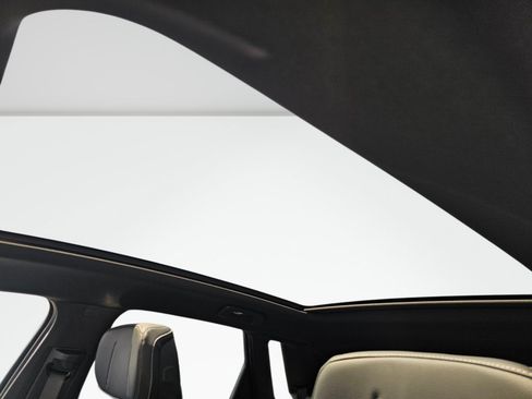Certified 2024 Cadillac Lyriq Tech RWD image 27