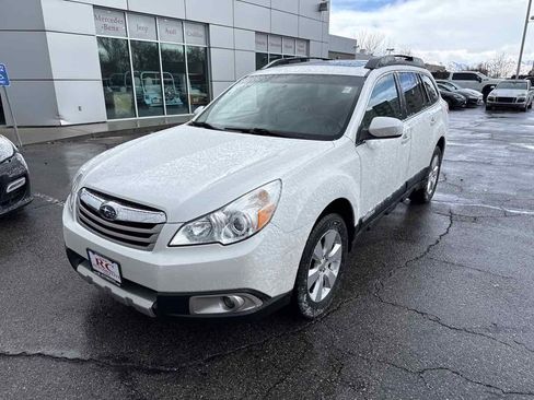 Used 2010 Subaru Outback 2.5i Limited image 2