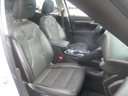 Certified 2022 Buick Envision Avenir w/ Technology Package II FWD image 24