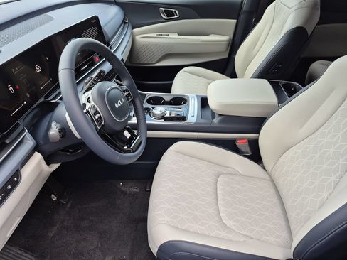 New 2026 Kia Carnival EX FWD image 10