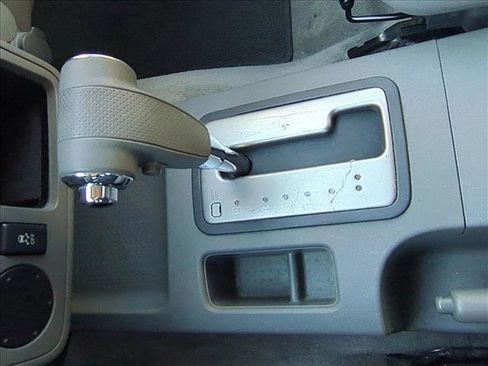 Used 2012 Nissan Frontier SV image 11