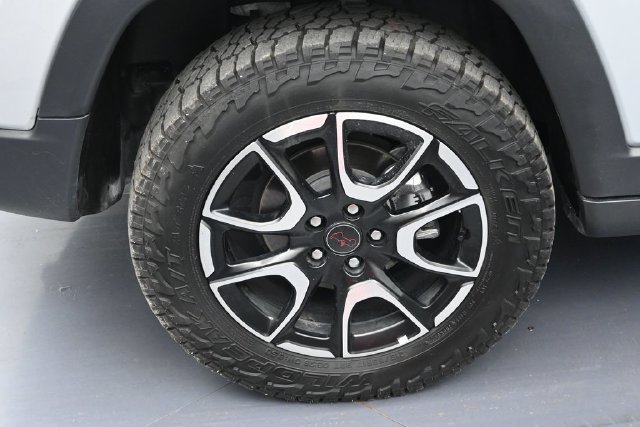Used 2025 Jeep Compass Trailhawk AWD/4WD image 5