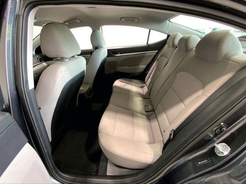Used 2020 Hyundai Elantra SE FWD image 19