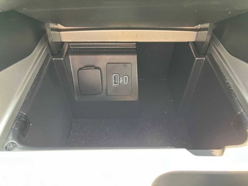 Used 2021 Ford Explorer XLT w/ Equipment Group 202A image 20