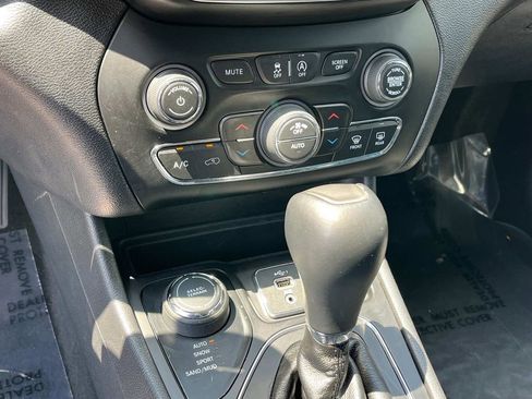 Used 2020 Jeep Cherokee High Altitude image 32