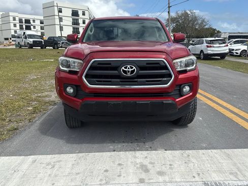 Used 2017 Toyota Tacoma SR5 w/ Exterior Package AWD/4WD image 2
