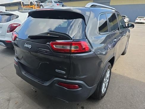 Used 2015 Jeep Cherokee Latitude w/ Cold Weather Group AWD/4WD image 4