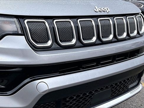 Used 2022 Jeep Compass Limited image 28