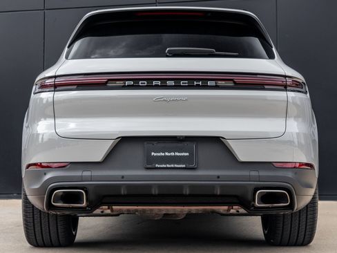 Certified 2026 Porsche Cayenne AWD/4WD image 10