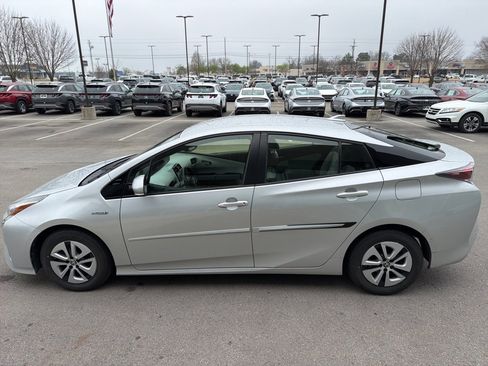 Used 2017 Toyota Prius Two w/ Prius Two Safety Plus Package image 11