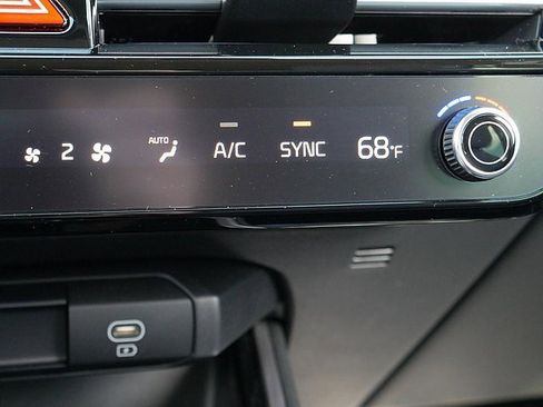 Used 2024 Kia Niro LX image 37