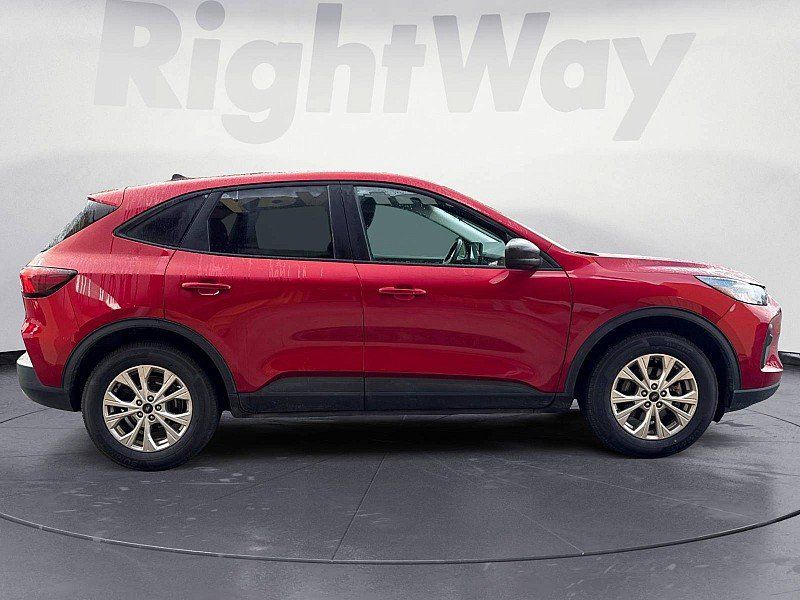 Used 2025 Ford Escape Active w/ Tech Pack #1 FWD image 6