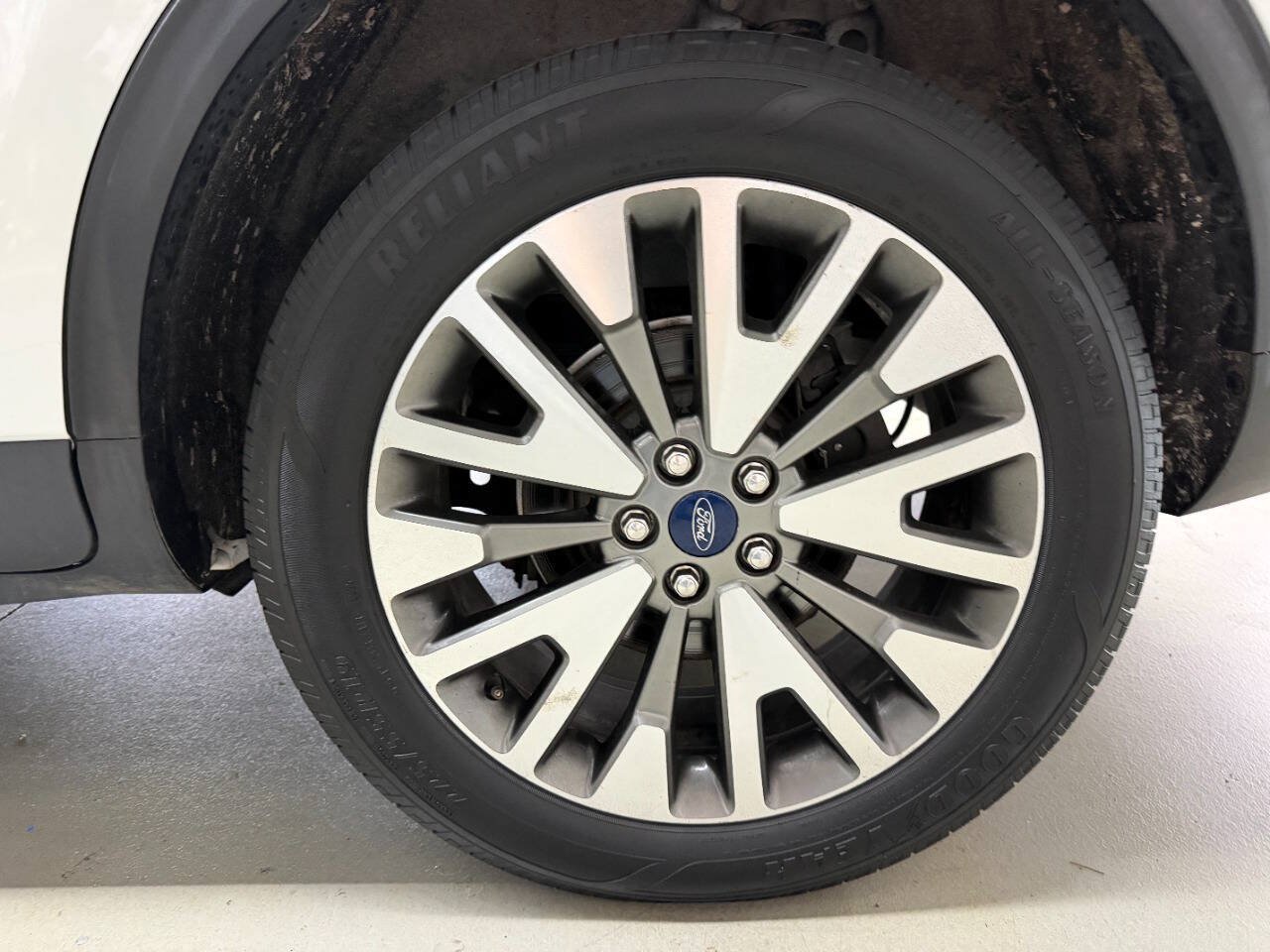 Used 2020 Ford Escape Titanium AWD/4WD image 29