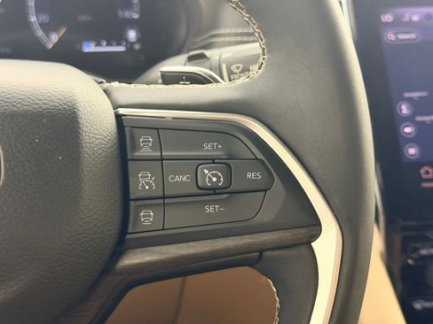 Used 2023 Jeep Grand Cherokee L Limited w/ Luxury Tech Group II AWD/4WD image 26