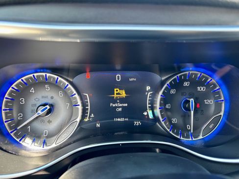 Used 2020 Chrysler Pacifica Limited FWD image 27