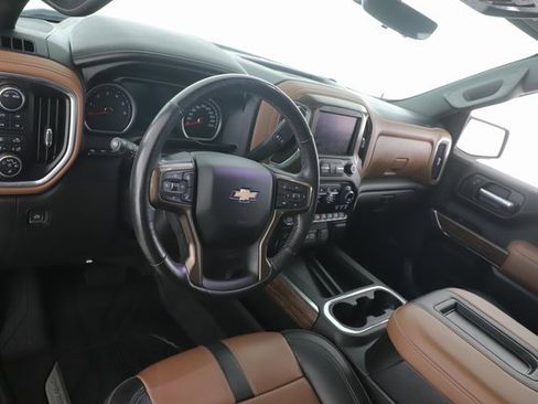 Used 2022 Chevrolet Silverado 1500 High Country w/ Technology Package image 18