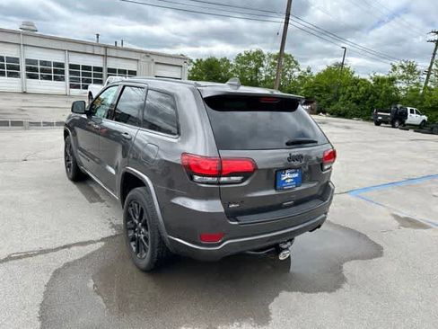 Used 2017 Jeep Grand Cherokee Altitude AWD/4WD image 16