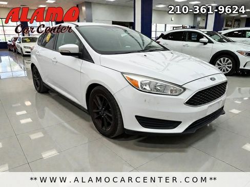 Used 2017 Ford Focus SE image 4