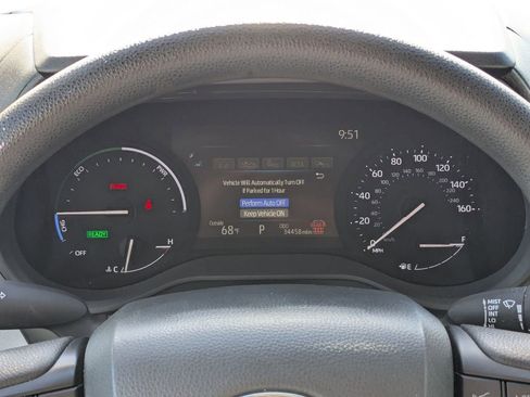 Used 2025 Toyota Sienna LE image 18