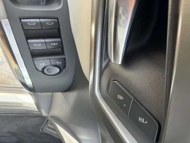Used 2026 Chevrolet Traverse LT FWD image 9