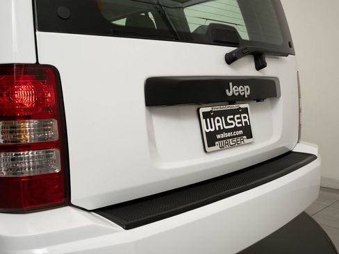 Used 2012 Jeep Liberty Sport image 18