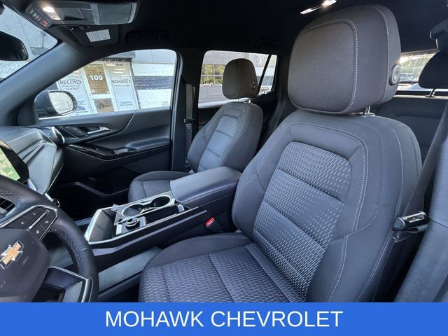 Used 2026 Chevrolet Equinox LT AWD/4WD image 19
