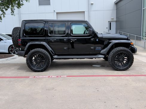 Used 2025 Jeep Wrangler Unlimited Sahara AWD/4WD image 12