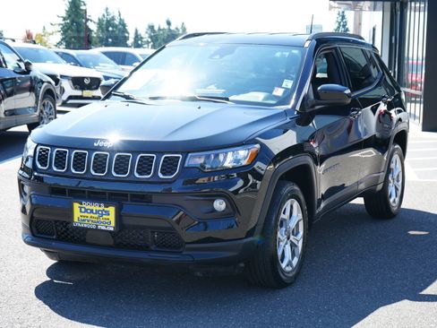 Used 2025 Jeep Compass Latitude image 8