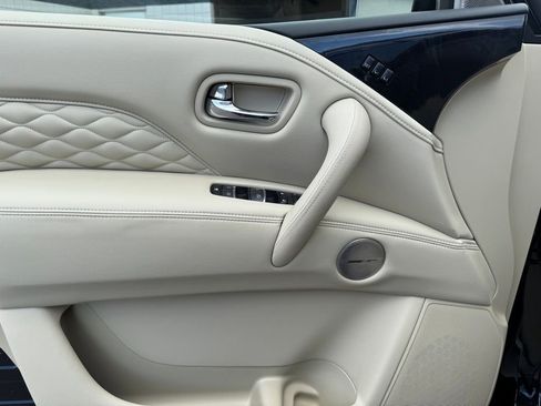 Used 2024 INFINITI QX80 Sensory image 11