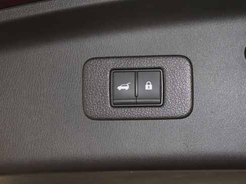 Used 2024 Nissan Armada Platinum w/ Captain's Chairs Package image 17