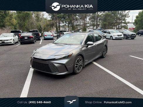 Used 2025 Toyota Camry XLE FWD image 1