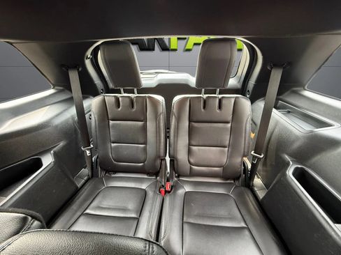 Used 2018 Ford Explorer XLT w/ Equipment Group 202A AWD/4WD image 36